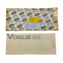 Charger l&#39;image dans la galerie, Badge VOGUE SE Range Rover Classic - MXC4658MCF New Old Stock
